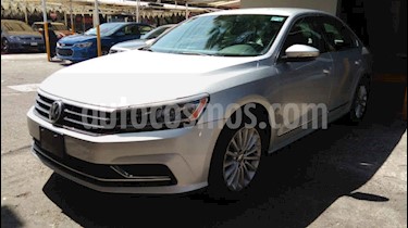 foto Volkswagen Passat 4p Sportline L5/2.5 Aut LED usado (2017) color Plata precio $224,900