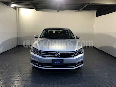 Volkswagen Passat 4p Comfortline L5/2.5 Aut usado (2018) color Plata precio $277,800