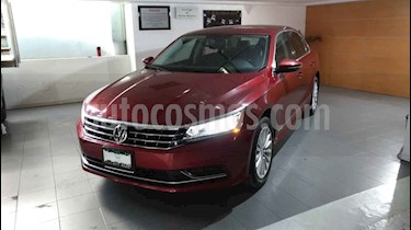 foto Volkswagen Passat 4p Sportline L5/2.5 Aut LED usado (2017) color Rojo precio $289,000