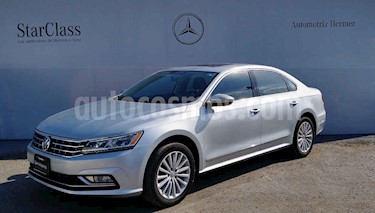 foto Volkswagen Passat Tiptronic Highline usado (2017) color Plata precio $299,900