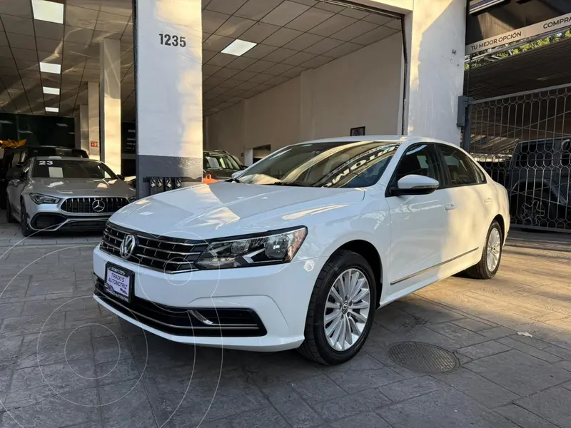 Foto Volkswagen Passat Tiptronic Comfortline usado (2016) color Blanco precio $198,900