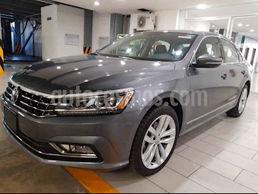 foto Volkswagen Passat 4p VR6 V6/3.6 Aut Cam/tr usado (2018) color Gris precio $405,000