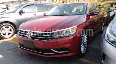 Foto Volkswagen Passat 4p Sportline L5/2.5 Aut LED usado (2017) color Rojo precio $209,900