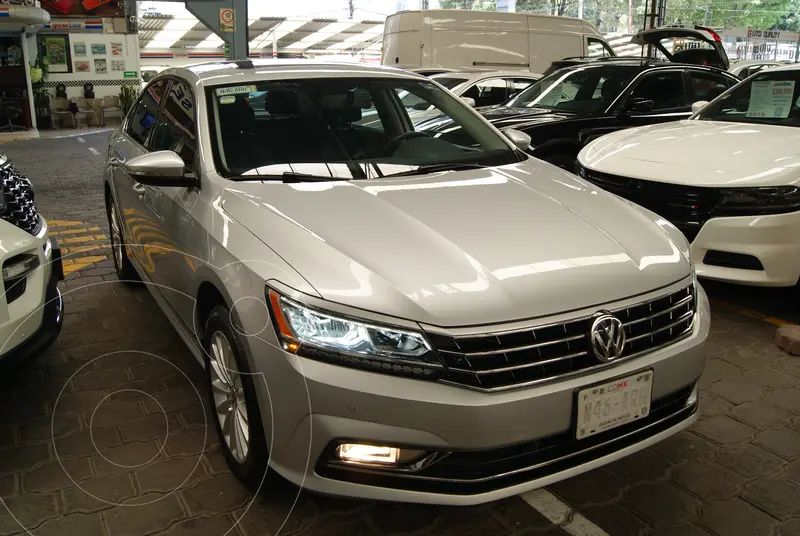 Foto Volkswagen Passat Tiptronic Highline usado (2017) color Plata financiado en mensualidades(enganche $86,450 mensualidades desde $7,016)