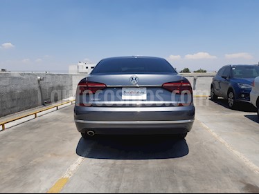 foto Volkswagen Passat Tiptronic Highline usado (2018) color Gris precio $410,000