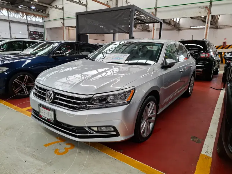 Foto Volkswagen Passat Tiptronic Highline usado (2019) color Plata Reflex financiado en mensualidades(enganche $77,000 mensualidades desde $7,000)