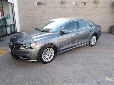 foto Volkswagen Passat 4P SPORTLINE 2.5L TIPTRONIC CD PIEL RA-17 usado (2016) color Gris precio $180,000