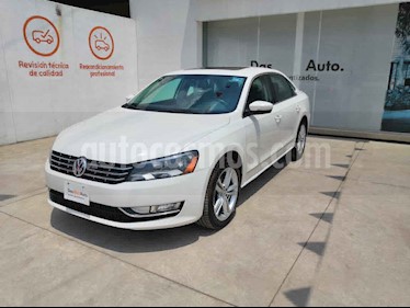 Volkswagen Passat 4p VR6 V6/3.6 Aut Cam/tr usado (2015) color Blanco precio $225,000