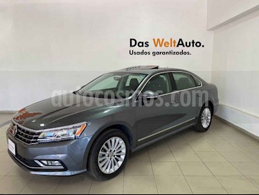 foto Volkswagen Passat 4p Highline L5/2.5 Aut usado (2017) color Gris precio $279,995