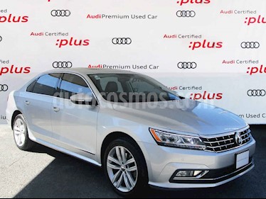 Volkswagen Passat 2.8L V6 usado (2018) color Plata precio $360,000