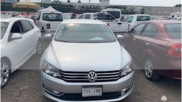 foto Volkswagen Passat Tiptronic Comfortline usado (2014) color Plata precio $147,000