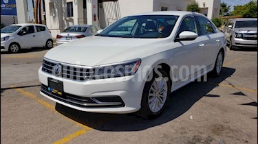 Foto venta Auto usado Volkswagen Passat Tiptronic Sportline (2017) color Blanco precio $214,900