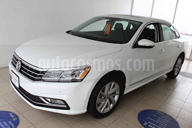 foto Volkswagen Passat Tiptronic Sportline usado (2018) color Blanco precio $410,000