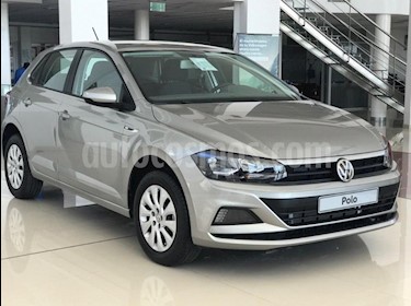 foto Volkswagen Polo 5P Trendline Aut usado (2019) color Gris Claro precio $869.000