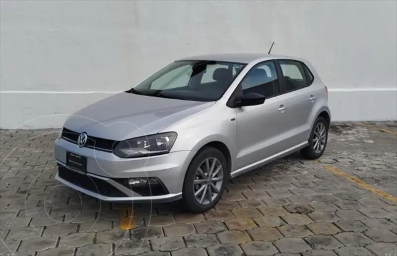 Foto Volkswagen Polo Hatchback Comfortline Plus usado (2022) color plateado precio $295,000
