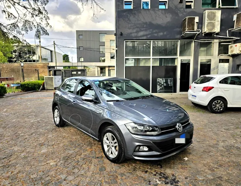 Foto Volkswagen Polo Comfortline usado (2018) color Gris financiado en cuotas(anticipo $10.000.000 cuotas desde $600.000)