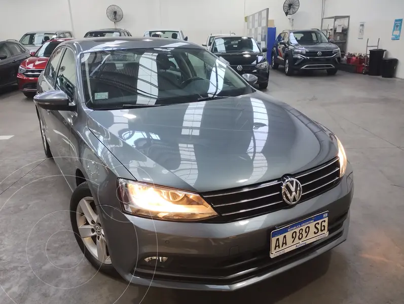 Foto Volkswagen Suran Cross 1.6 Highline usado (2014) color Gris precio $11.500.000