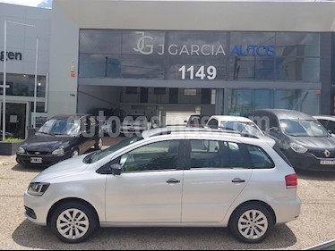 foto Volkswagen Suran 1.6 Comfortline usado (2015) color Gris Claro precio $489.000