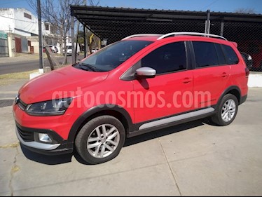 Foto Volkswagen Suran Cross 1.6 Highline usado (2015) color Rojo precio $505.000