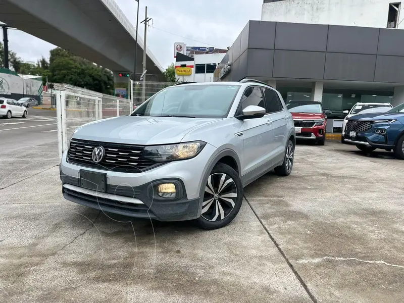 Foto Volkswagen T-Cross Comfortline usado (2021) color plateado precio $319,000