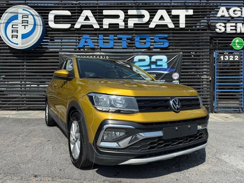 Foto Volkswagen T-Cross Trendline usado (2022) color Amarillo financiado en mensualidades(enganche $70,180 mensualidades desde $7,314)