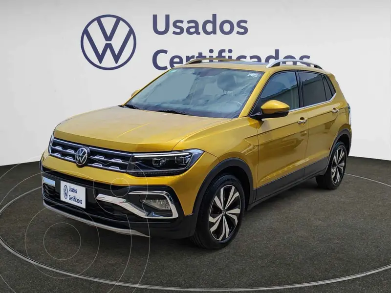 Foto Volkswagen Taigun Comfortline TSI usado (2024) color Amarillo precio $420,900