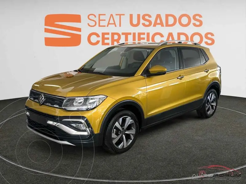 Foto Volkswagen Taigun Comfortline TSI usado (2024) color Amarillo financiado en mensualidades(enganche $116,058 mensualidades desde $10,167)