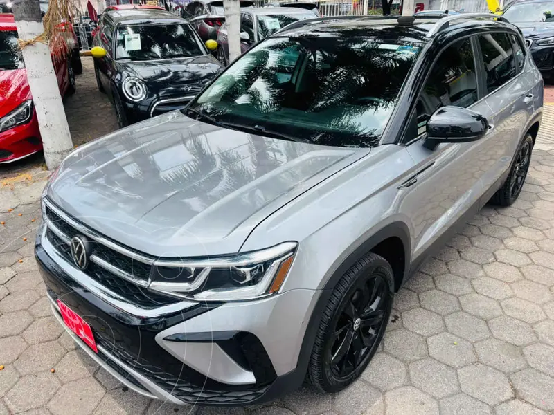 Foto Volkswagen Taos Highline usado (2023) color Plata financiado en mensualidades(enganche $114,756 mensualidades desde $10,193)
