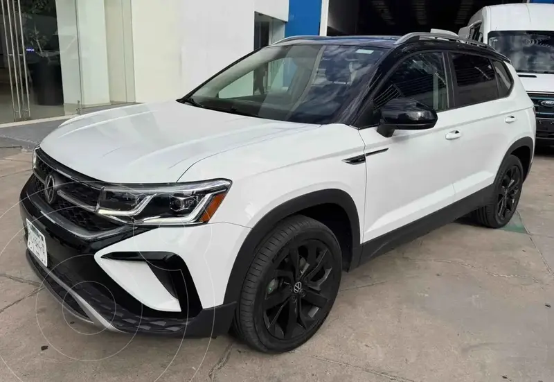 Foto Volkswagen Taos Comfortline usado (2023) color Blanco precio $449,000
