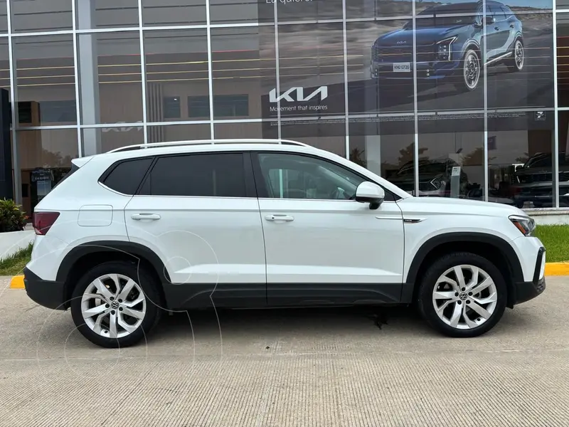 Foto Volkswagen Taos Comfortline Plus usado (2024) color Blanco financiado en mensualidades(enganche $101,178 mensualidades desde $12,307)