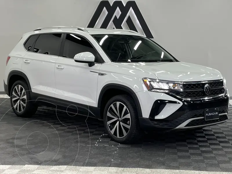 Foto Volkswagen Taos Comfortline usado (2023) color Blanco precio $389,999