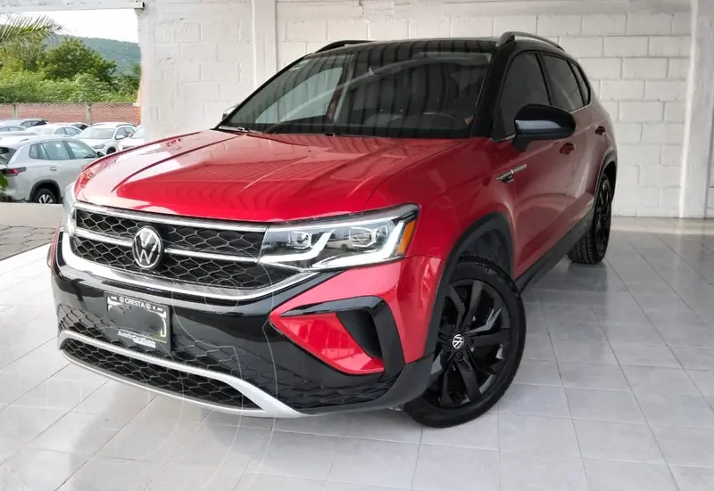Foto Volkswagen Taos Highline usado (2023) color Rojo precio $480,000