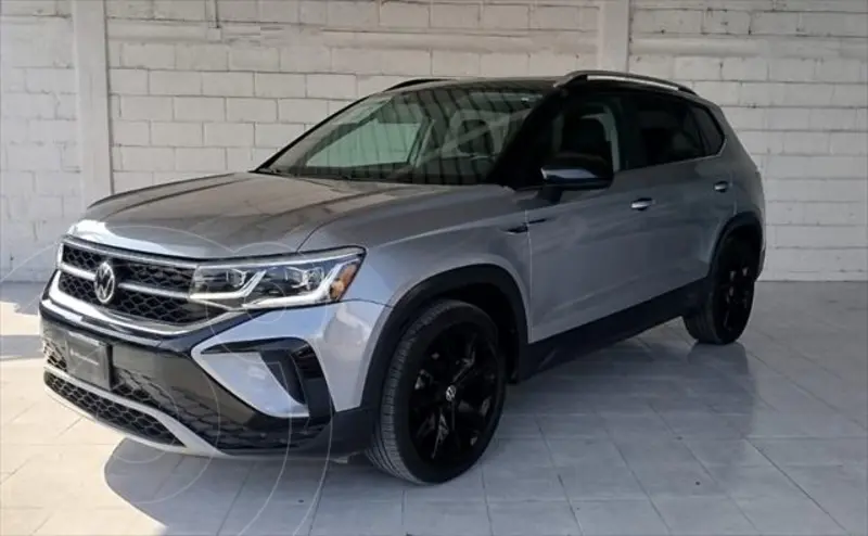 Foto Volkswagen Taos Highline usado (2023) color plateado precio $464,000