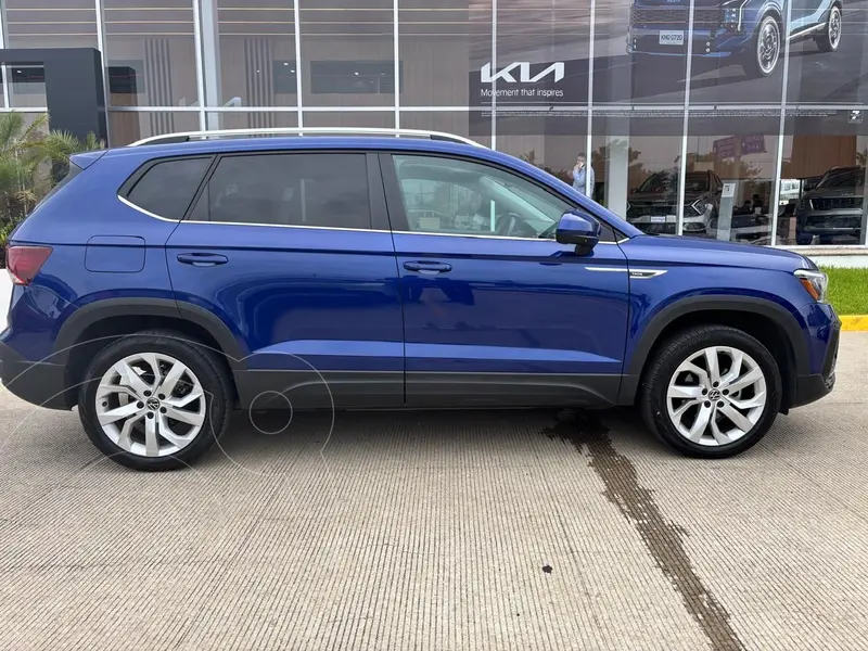 Foto Volkswagen Taos Comfortline Plus usado (2024) color Azul financiado en mensualidades(enganche $101,178 mensualidades desde $12,307)
