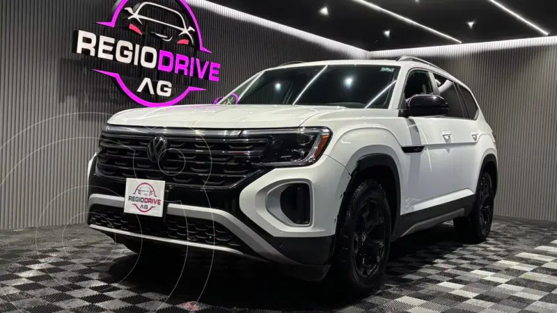 Foto Volkswagen Teramont Peak Edition usado (2024) color Blanco financiado en mensualidades(enganche $191,980 mensualidades desde $20,320)