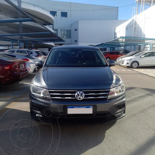 Foto Volkswagen Tiguan Allspace 1.4 Trendline Aut usado (2018) color Gris precio $11.500.000