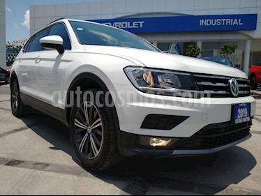 foto Volkswagen Tiguan Comfortline 5 Asientos Piel usado (2019) color Blanco precio $408,000