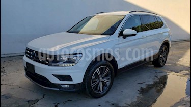 Foto Volkswagen Tiguan Comfortline 7 Asientos Tela usado (2019) color Blanco precio $369,800