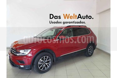 foto Volkswagen Tiguan Comfortline 7 Asientos Tela usado (2018) color Rojo precio $379,801