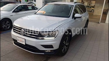 foto Volkswagen Tiguan Comfortline 7 Asientos Tela usado (2019) color Plata precio $418,000