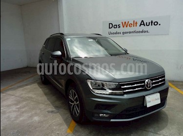 foto Volkswagen Tiguan Comfortline usado (2018) color Gris precio $359,999