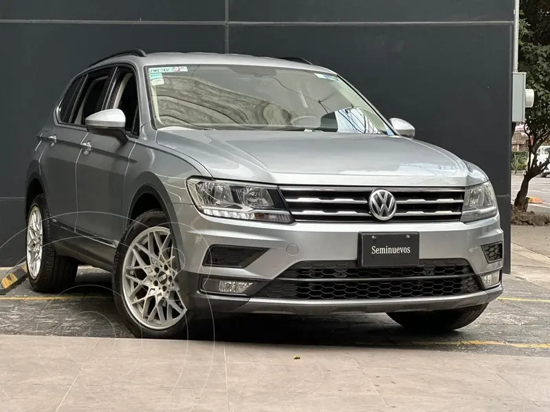 Foto Volkswagen Tiguan Comfortline usado (2020) color Gris precio $395,000
