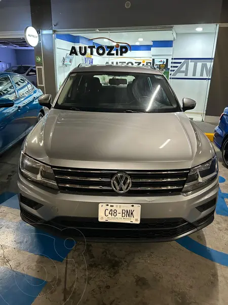 Foto Volkswagen Tiguan Trendline Plus usado (2020) color Gris precio $355,000