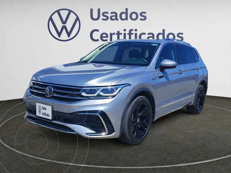 Foto Volkswagen Tiguan 2.0L R-Line usado (2022) color Plata financiado en mensualidades(enganche $172,263 mensualidades desde $13,178)