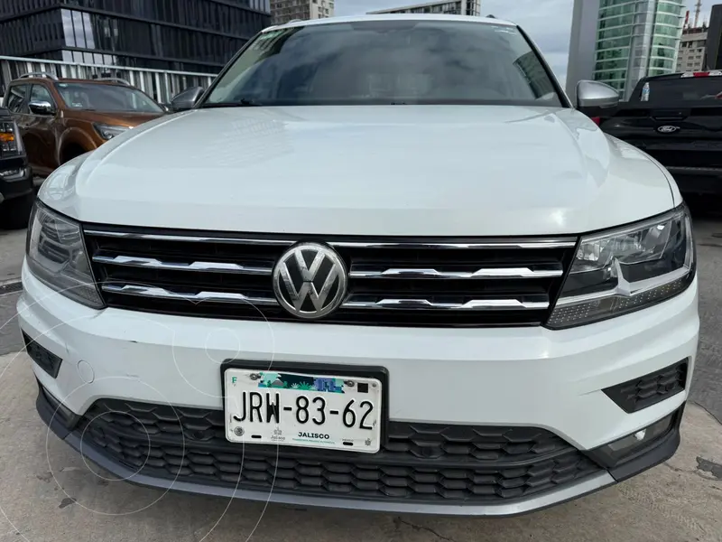 Foto Volkswagen Tiguan Comfortline 3era Fila usado (2020) color Blanco precio $419,000