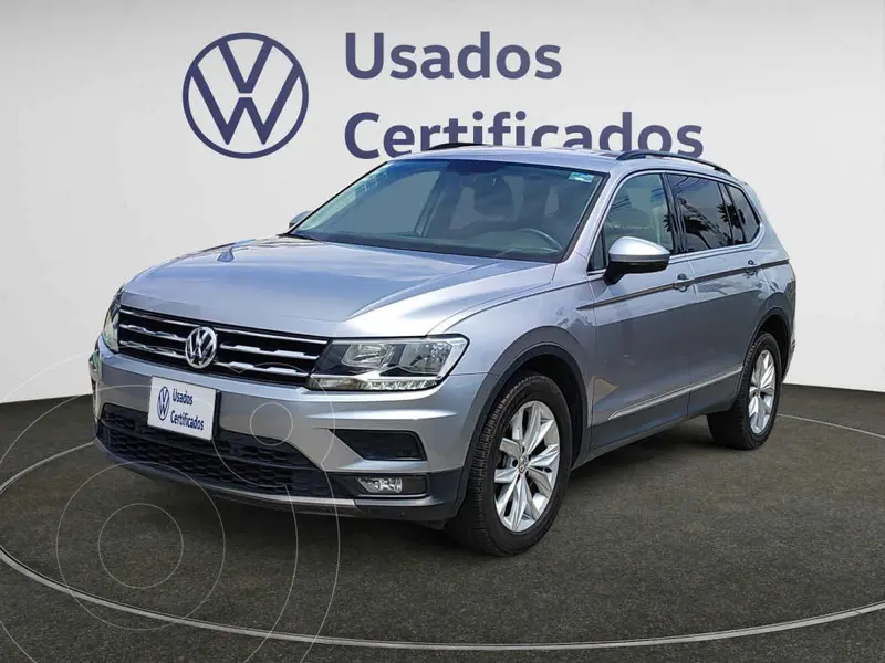 Foto Volkswagen Tiguan Comfortline usado (2020) color Plata precio $390,900