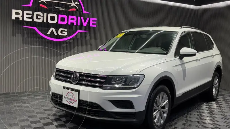Foto Volkswagen Tiguan Trendline usado (2019) color Blanco financiado en mensualidades(enganche $71,980 mensualidades desde $9,800)