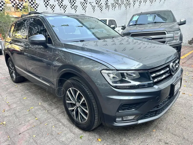 Foto Volkswagen Tiguan Comfortline 5 Asientos Piel usado (2018) color Gris Platino financiado en mensualidades(enganche $47,900 mensualidades desde $13,500)