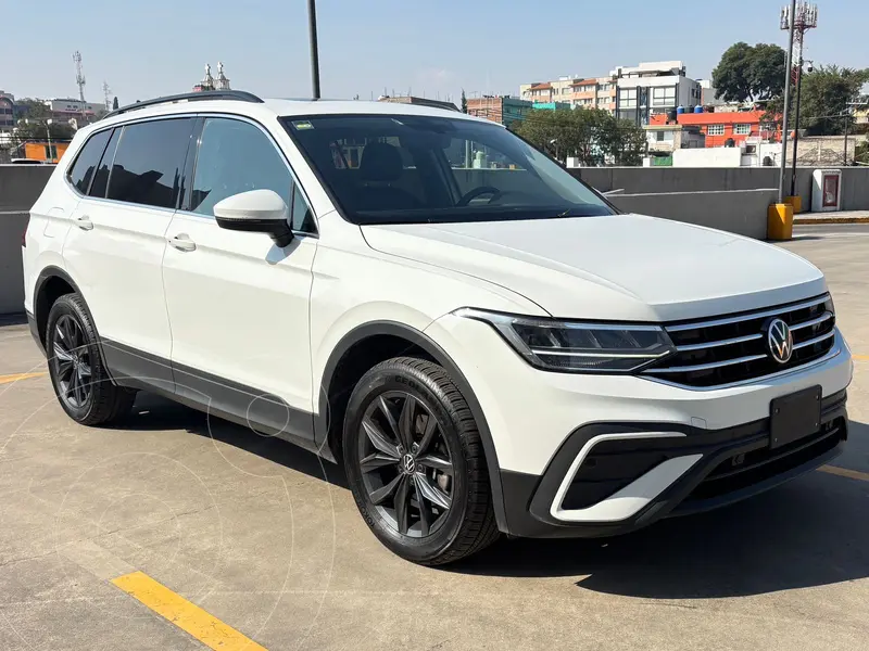 Foto Volkswagen Tiguan Comfortline 7 Asientos usado (2023) color Blanco financiado en mensualidades(enganche $198,550 mensualidades desde $8,530)