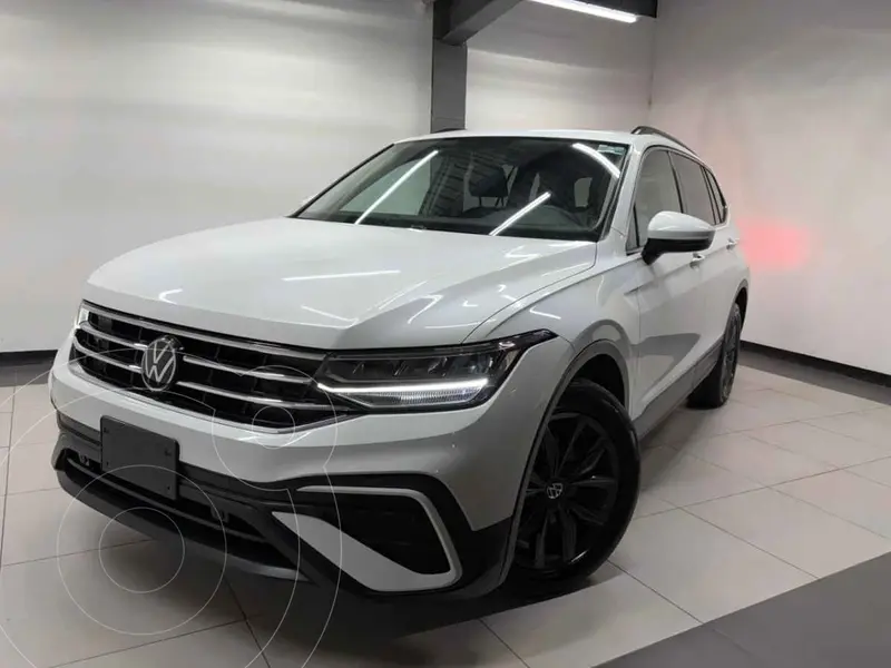 Foto Volkswagen Tiguan Comfortline 5 Asientos usado (2023) color Blanco precio $525,000